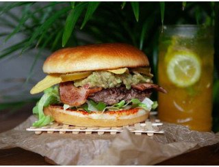 Maya's Burger House лого