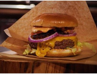 Corner Local Pub лого