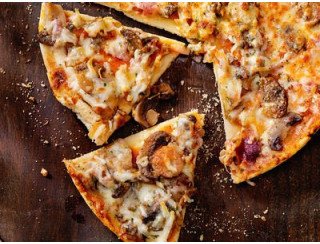 LAZZAT halal food лого