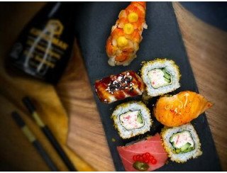Суши by Sushi- премиум сушибар лого