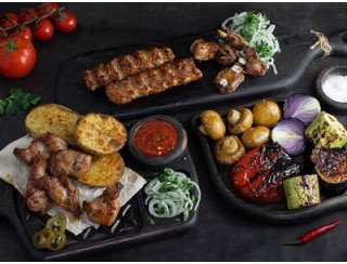 Кавказский дворик лого