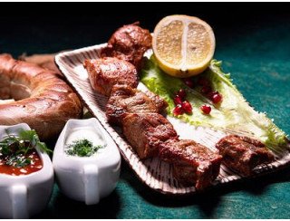 На углях лого