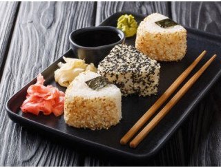 Dakeshi sushi & pizza лого