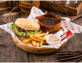 Bauyrdaq Qazaq Fast food лого