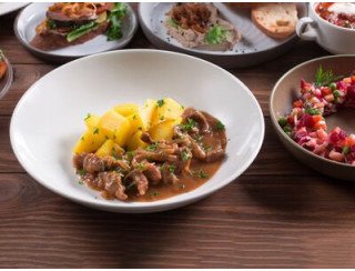 Трактир Медведь на Сатпаева лого