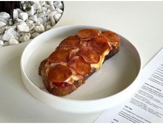 TOAST CAFE лого