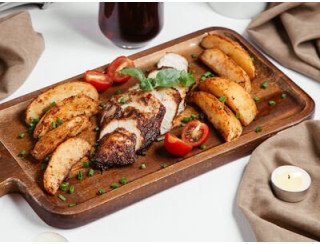 Monroe Restaurant лого