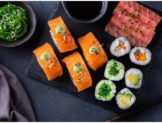 Sakura sushi лого