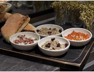 Ореро на набережной лого