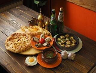 Маленькая грузия петергоф лого