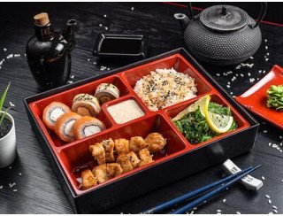 Umami sushi bar лого