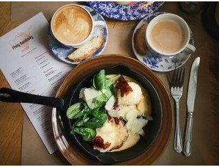 Pinky Bandinsky лого