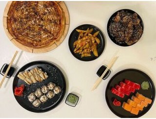 Rocket Chicken Pizza & Sushi лого