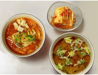 NYUSURI корейская кухня лого