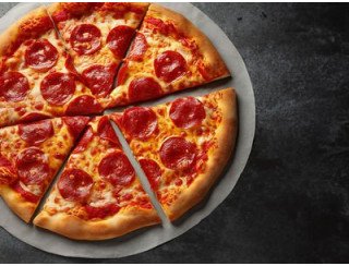 Love is pizza лого