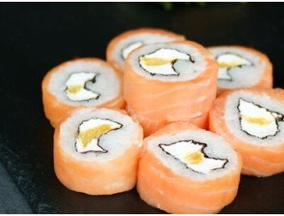 Family sushi лого