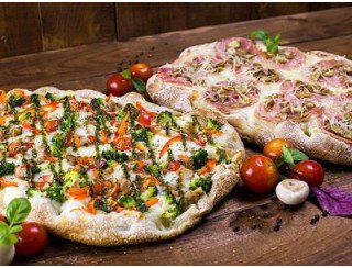 Chaplin's Pizza лого