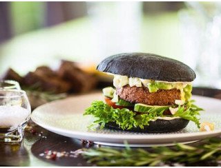 Beaks chicken & fries лого